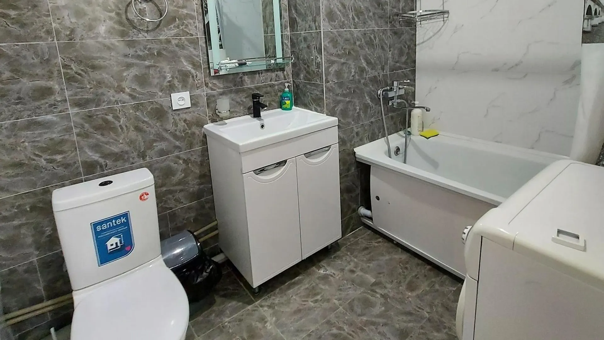 1-Комн Улучшенная Квартира Almaty Apartment