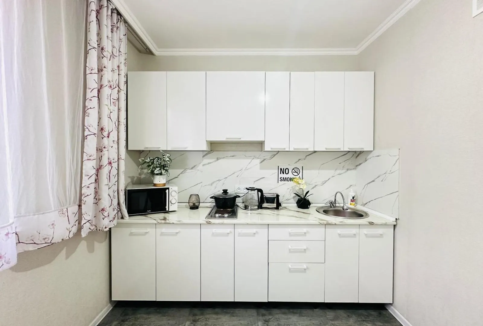 1-Комн Улучшенная Квартира Almaty Apartment