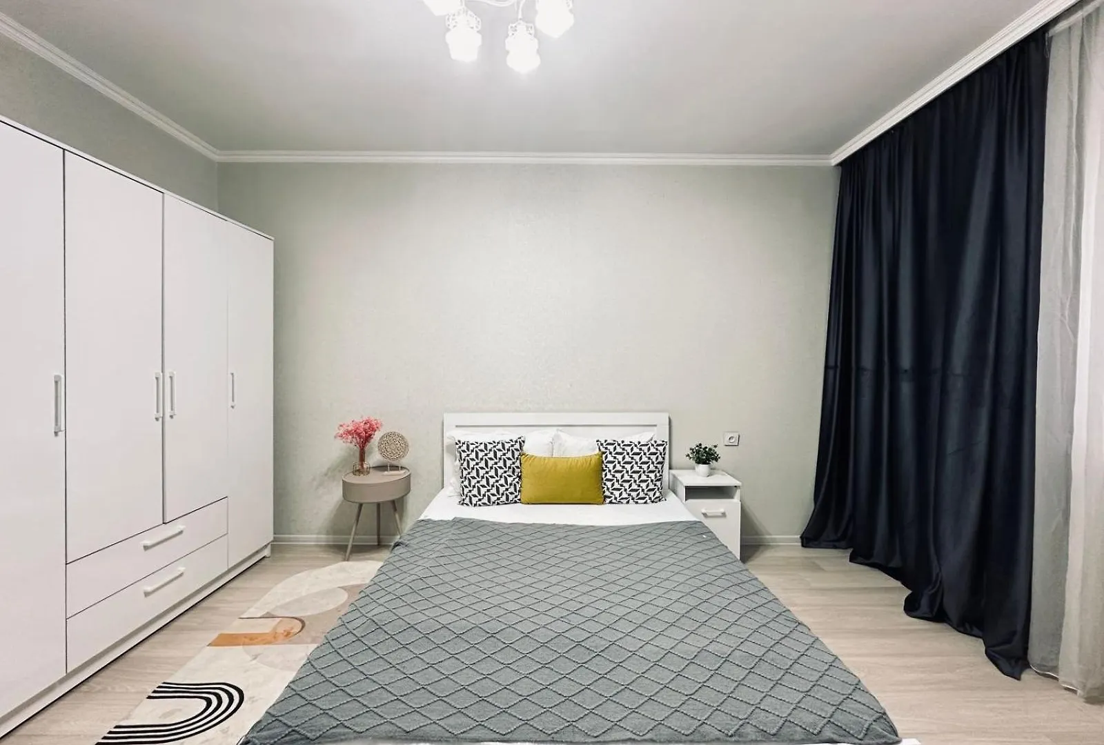 Apartment 1-Комн Улучшенная Квартира Almaty