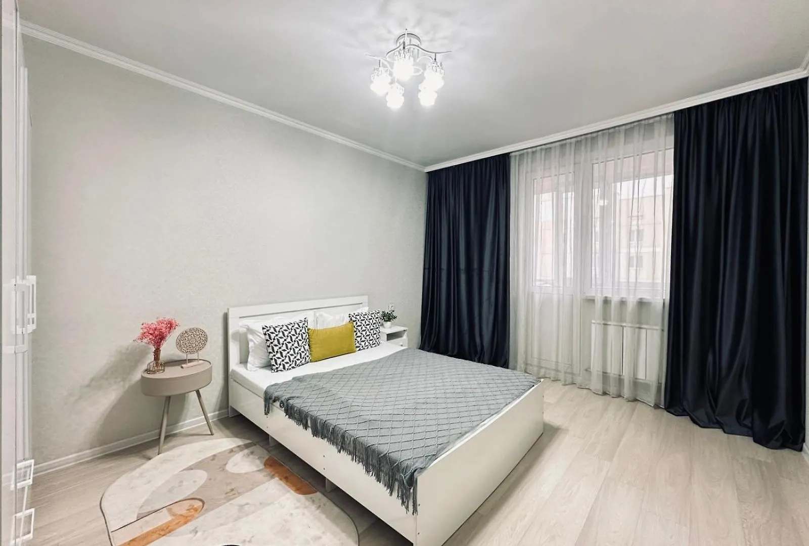 1-Комн Улучшенная Квартира Almaty